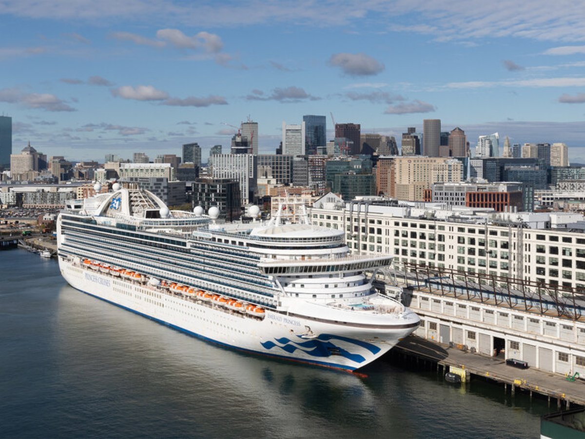 Crucero Carnival Firenze atracado en puerto