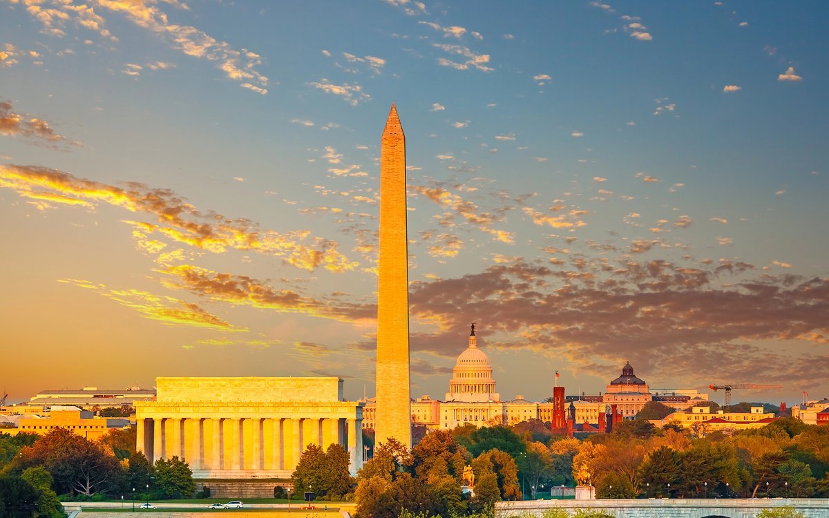Washington Monument, Lincoln Memorial y el Capitolio al atardecer